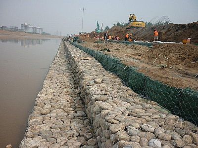與傳統護坡護堤方法相比石籠網的優勢有哪些